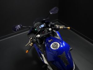 YAMAHA R3