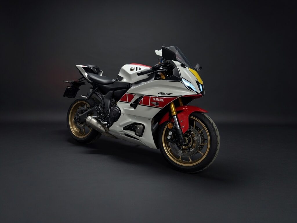 YAMAHA R7, 2022