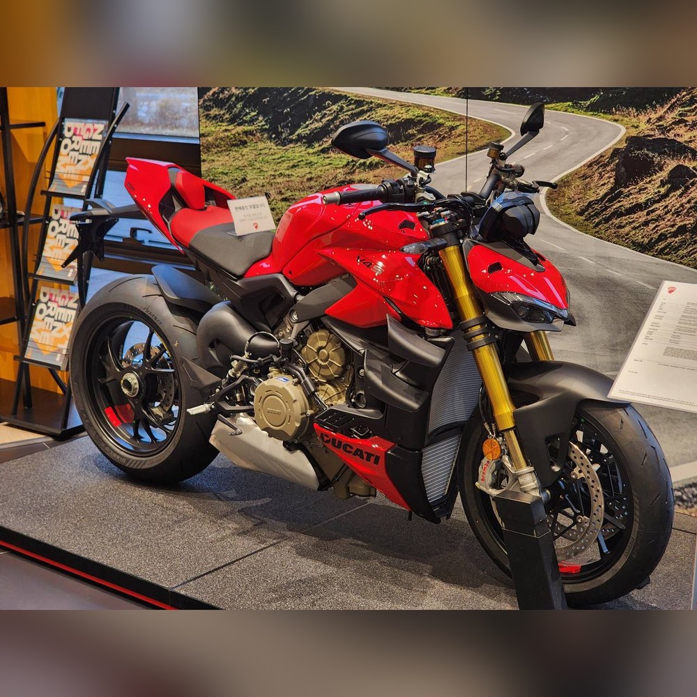 Ducati Streetfighter V4S 2024